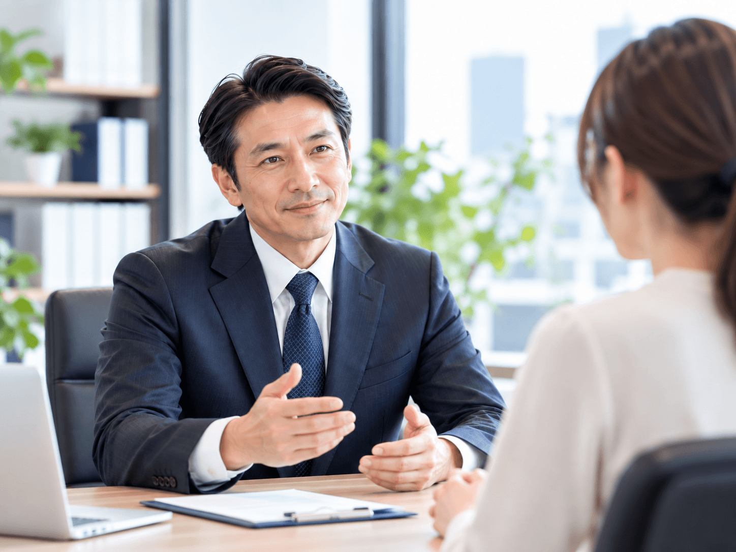 安心して相談する女性