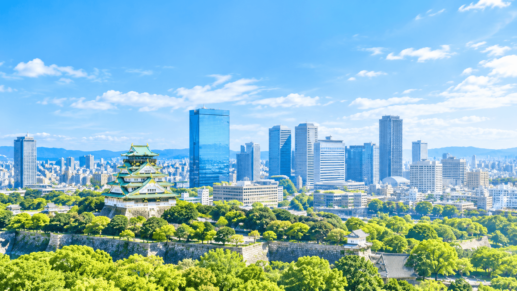 青空の下に広がる大阪城と大阪の街並み